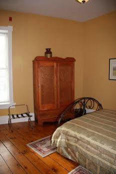 The Harbourfront Inn Saint Catharines Bagian luar foto