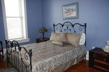 The Harbourfront Inn Saint Catharines Bagian luar foto