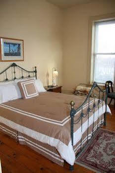 The Harbourfront Inn Saint Catharines Bagian luar foto